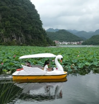 普者黑：喀斯特山水迎来暑期旅游热